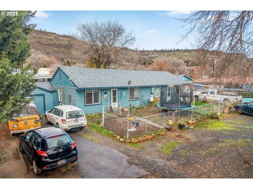 1008 Snipes St, The Dalles, OR, 97058-4224 | Card Image