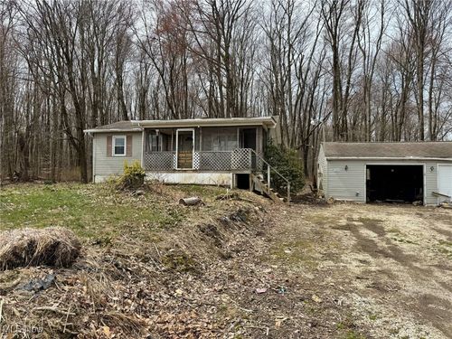 7305 Stoddard Hayes Rd, Farmdale, OH, 44417-9706 | Card Image