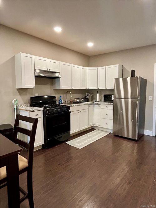 a3-9 First St, Warwick, NY, 10990-1644 | Card Image