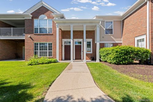 16789 Carriage Way, Northville, MI, 48168-6501 | Card Image
