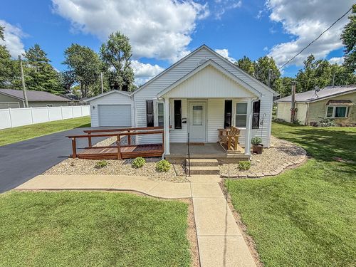 520 S 5th St, Sullivan, IL, 61951-1814 | Card Image