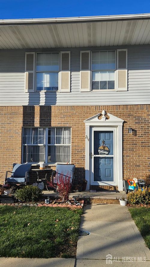 214 Gambocz Ct, MONMOUTH JUNCTION, NJ, 08852-2167 | Card Image