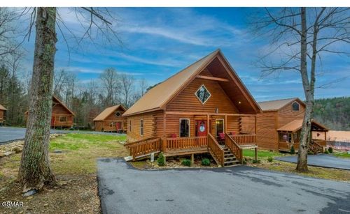 124 White Oak Way, Gatlinburg, TN, 37738-6256 | Card Image