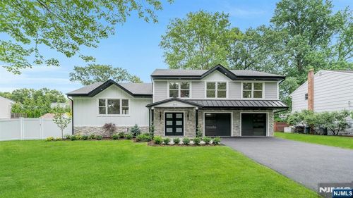 260 Beechwood Dr, Paramus, NJ, 07652-3303 | Card Image