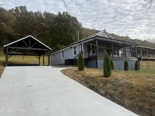 220 Walden Ave, Oliver Springs, TN, 37840-2108 | Card Image