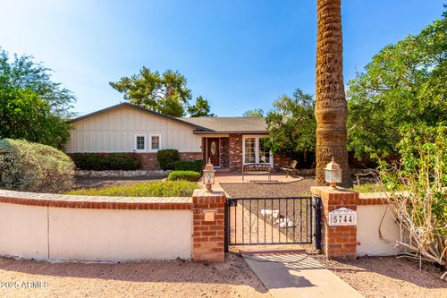 5744 E Oak St, Scottsdale, AZ, 85257-1964 | Card Image