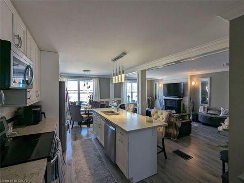 326 Ottawa St N, Hamilton, ON, L8H4A1 | Card Image