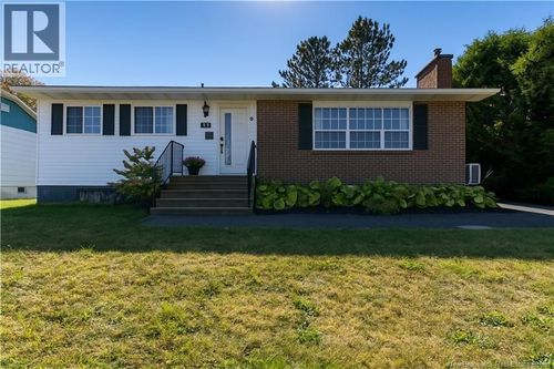 411 Covert St, Oromocto, NB, E2V1E8 | Card Image
