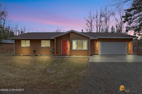 660 W Sarahs Way, Wasilla, AK, 99654-2219 | Card Image
