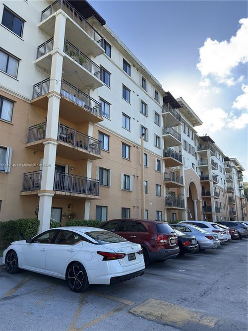 w409-9340 Fontainebleau Blvd, Miami, FL, 33172-6323 | Card Image