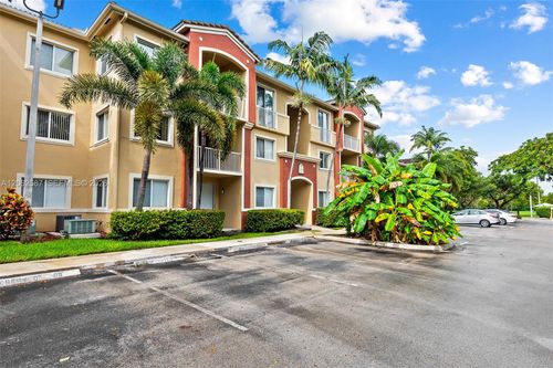 330-7085 Nova Dr, Davie, FL, 33317-8110 | Card Image