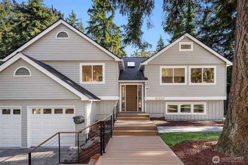21229 Ne 14th Pl, Sammamish, WA, 98074-6750 | Card Image