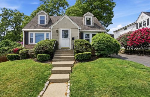 9 West St, North Providence, RI, 02904-5231 | Card Image