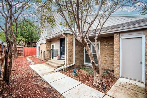 2724 Meadowstone Ct, Carrollton, TX, 75006-4761 | Card Image