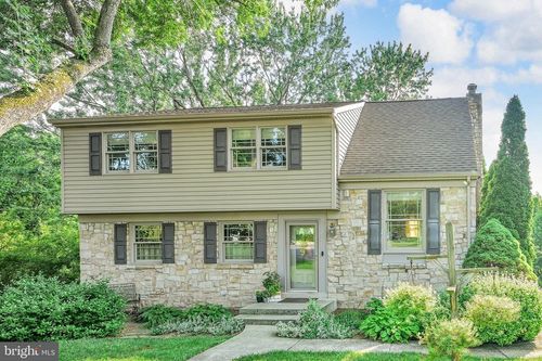 8 Sycamore Rd, HUMMELSTOWN, PA, 17036-9204 | Card Image