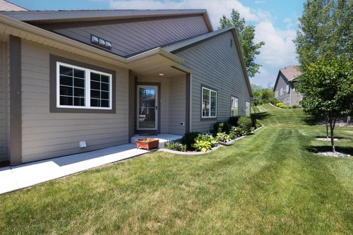17-248 Lower Woodford Circle, West Bend, WI, 53090 | Card Image