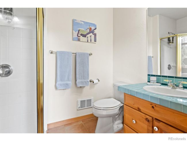 Guest bathroom | Image 37
