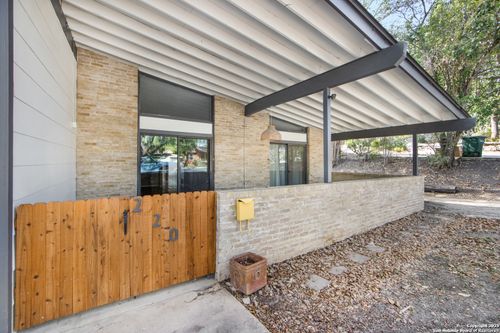 220 Blakeley Dr, San Antonio, TX, 78209-4836 | Card Image