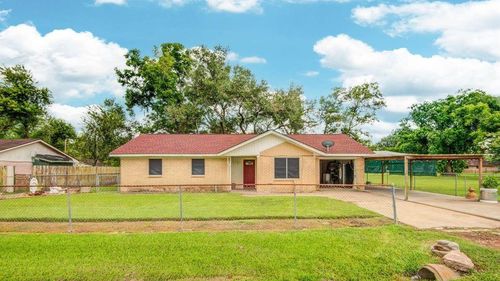 107 Langham St, Freeport, TX, 77541-9719 | Card Image