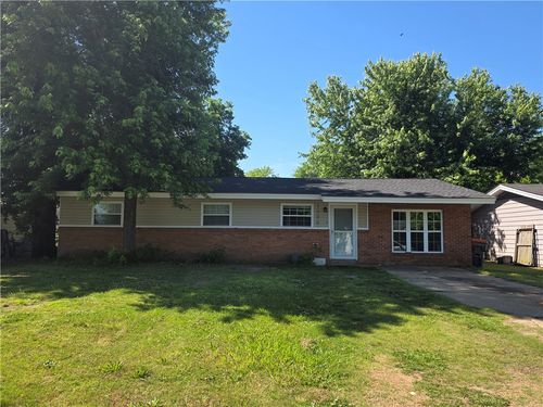 1006 E H St, Russellville, AR, 72801-4055 | Card Image