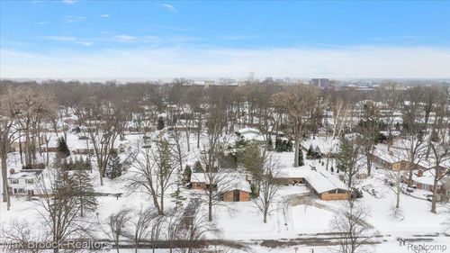 3096 Myddleton Dr, Troy, MI, 48084-1223 | Card Image