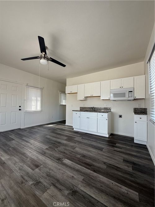 15-1085 Hoffman Ave, Long Beach, CA, 90813-7112 | Card Image