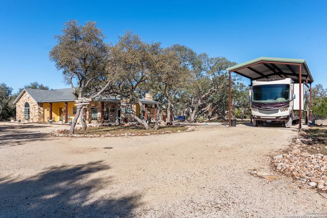 381 Camino Primero, House other with 3 bedrooms, 2 bathrooms and null parking in Leakey TX | Image 51