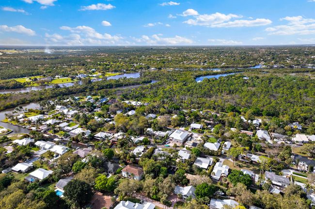 556 Sw Rustic Cir, House other with 3 bedrooms, 2 bathrooms and null parking in Stuart FL | Image 78