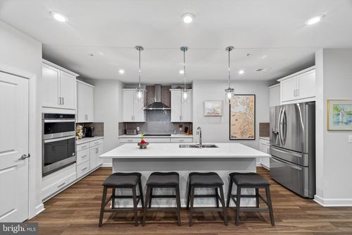 204-21630 Hawksbill High Cir, STERLING, VA, 20164-9399 | Card Image