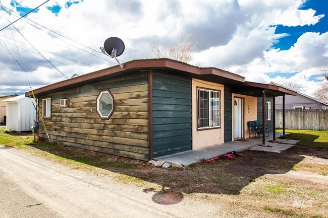 134 Maple Ave, Home with 2 bedrooms, 1 bathrooms and 2 parking in Hansen ID | Image 4