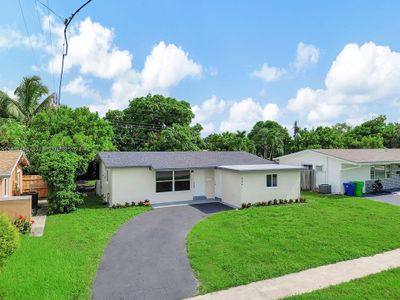 6961 Nw 24th St, House other with 3 bedrooms, 2 bathrooms and null parking in Sunrise FL | Image 2