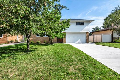 23976 Noreen Dr, North Olmsted, OH, 44070-1041 | Card Image