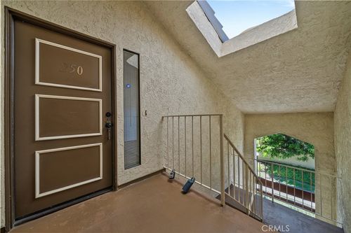 250-27279 Sarabande Ln, Canyon Country, CA, 91387 | Card Image