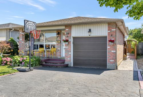39 Marilyn Crt, Hamilton, ON, L9B2T5 | Card Image
