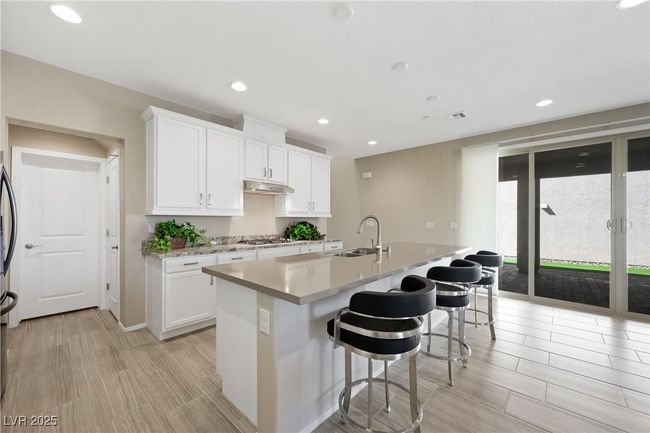 1091 E Sunset Rd, House other with 3 bedrooms, 3 bathrooms and null parking in Henderson NV | Image 5