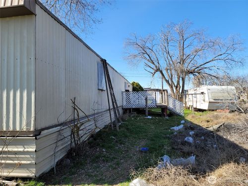 217 S Oak Ave, Warden, WA, 98857-9420 | Card Image