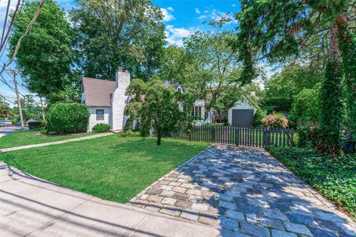 48 Douglaston Pkwy, Little Neck, NY, 11362-1047 | Card Image