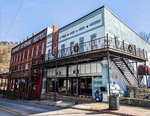 35 N Main St, Eureka Springs, AR, 72632-3640 | Card Image