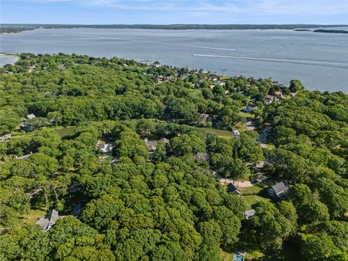 8 Wheeler Rd, Shelter Island, NY, 11964-2411 | Card Image