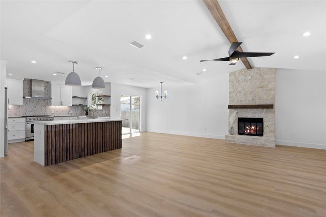 9229 Independence Loop, House other with 4 bedrooms, 2 bathrooms and 2 parking in Austin TX | Image 5