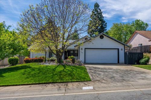 2752 Summerbreeze Pl, Redding, CA, 96001-3771 | Card Image
