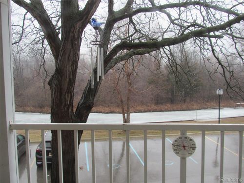 apt-63-3565 Port Cove Dr, Waterford, MI, 48328-4577 | Card Image