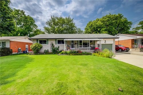88 Riverside Drive, New Hamburg, ON, N3A2H6 | Card Image