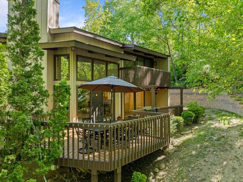 ee-1-840 Woodland Court, Fontana, WI, 53125 | Card Image