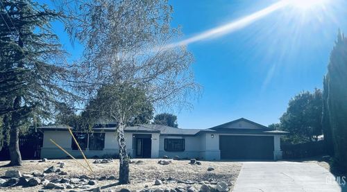 21821 Brook Dr, Tehachapi, CA, 93561-7573 | Card Image