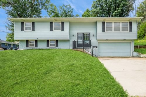 2029 Knollshire Rd Ne, Cedar Rapids, IA, 52402-2826 | Card Image