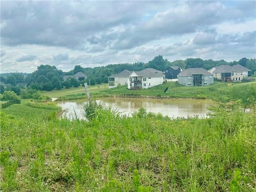 7065 Yulich Ct, Parkville, MO, 64152-1194 | Card Image