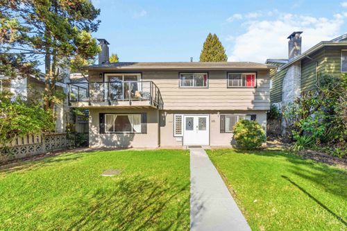 552 W 29th St, North Vancouver, BC, V7N2K1 | Card Image