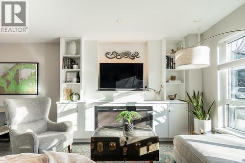 1865 Adanac St, Vancouver, BC, V5L2E1 | Card Image