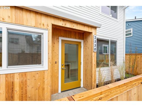 2530 Se 18th Ave, Portland, OR, 97202-1118 | Card Image